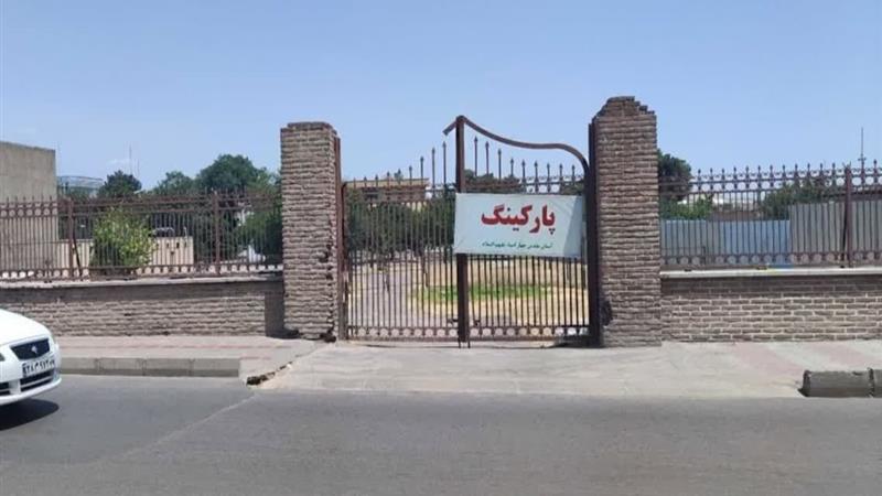 تبدیل زمین دولتخانه صفوی قزوین به پارکینگ تخلف است