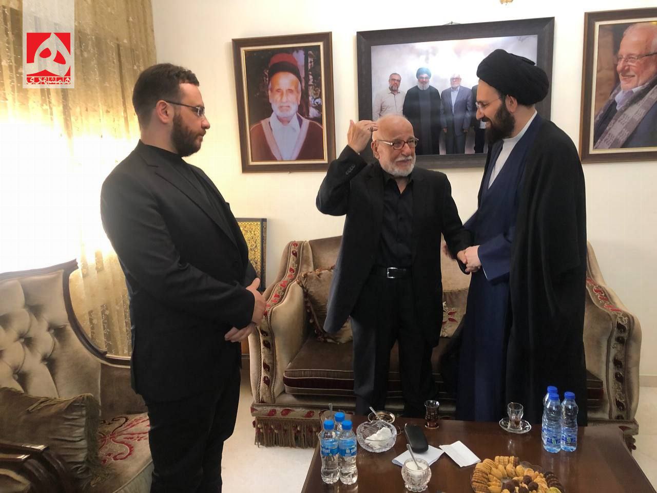 عکس/ نوه امام خمینی (ره) در منزل شهید نصرالله 