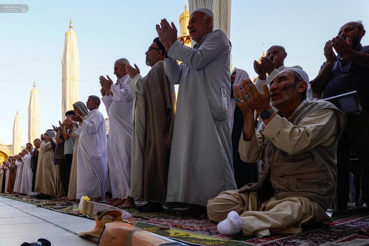 عکس/ اقامه نماز عید قربان در حرم امیرالمؤمنین (ع)