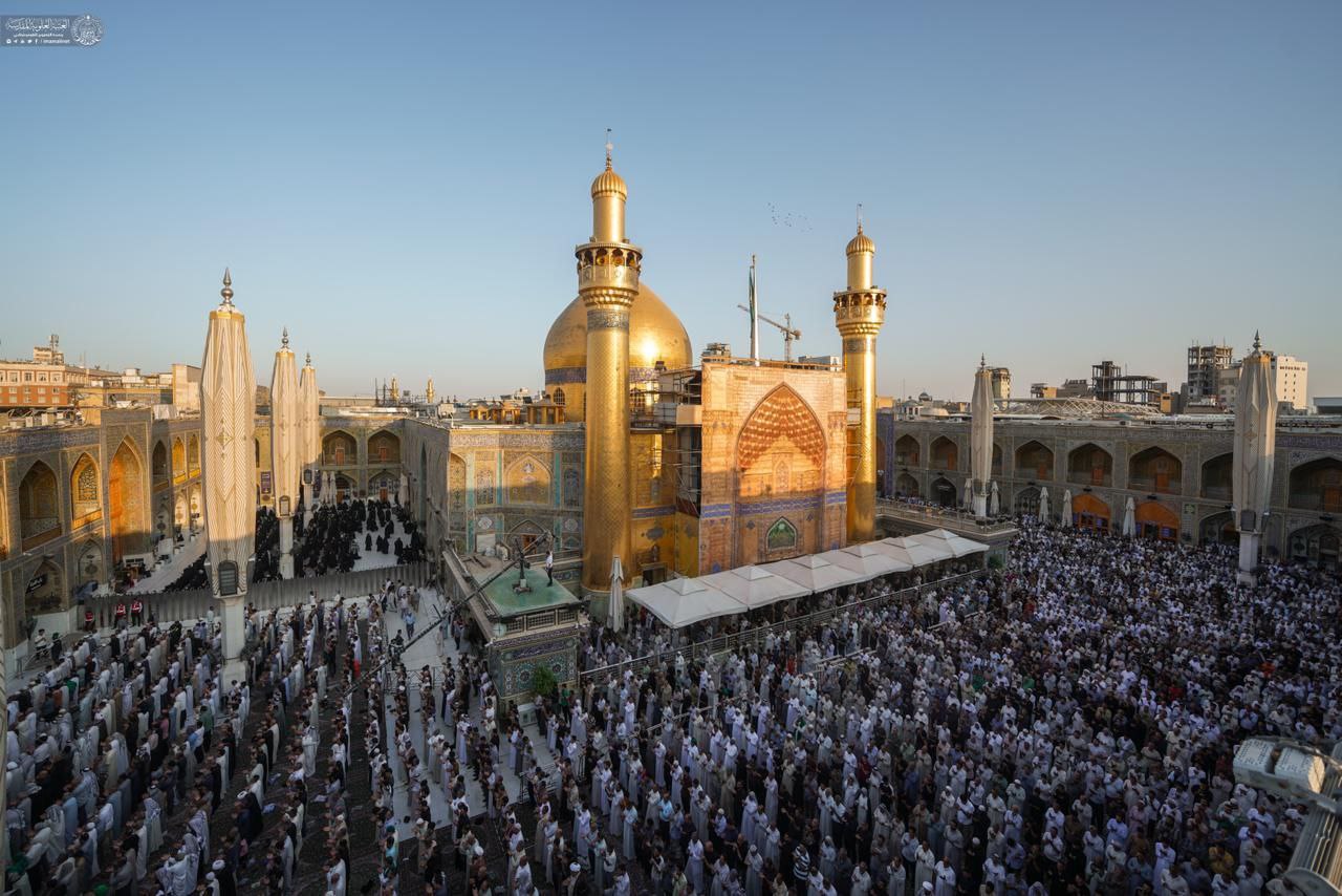 عکس/ اقامه نماز عید قربان در حرم امیرالمؤمنین (ع)