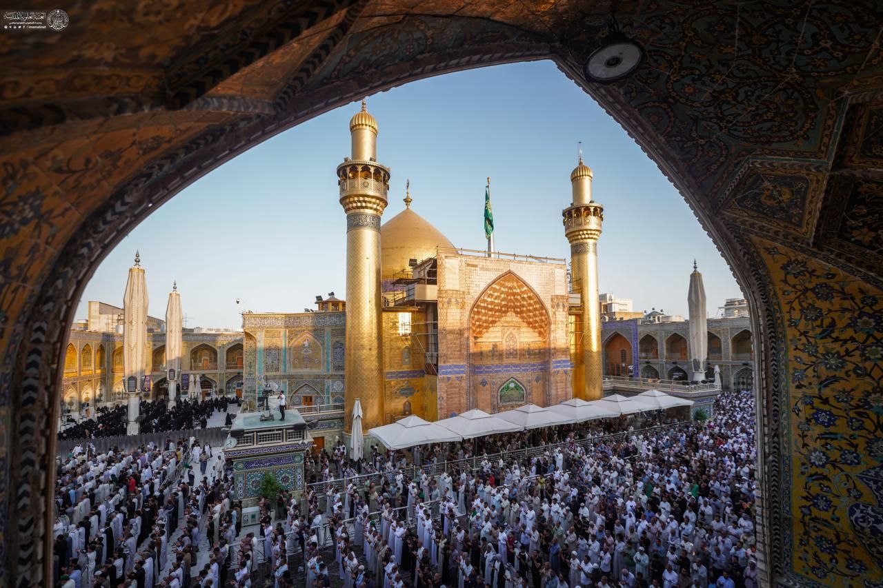 عکس/ اقامه نماز عید قربان در حرم امیرالمؤمنین (ع)