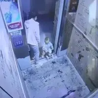 واکنش سریع امدادگران به گیر کردن کودک در آسانسور 