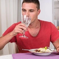 بالاخره همراه غذا آب بخوریم یا نه؟