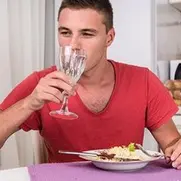 بالاخره همراه غذا آب بخوریم یا نه؟