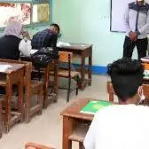 جوان عاشق به حوزه امتحانی دختر مورد علاقه‌اش حمله کرد