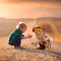 والدینی که دو فرزند دارند باید برای هر کدام جدا وقت بگذارند