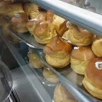 کارگاه متخلف تولید شیرینی و بیسکویت‌ فاسد در شیراز پلمب شد