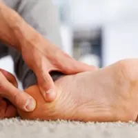 کمبود این ویتامین سبب ترک خوردن پاشنه پا می‌شود