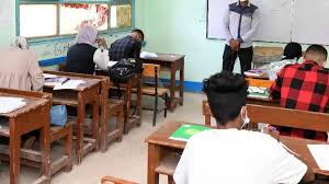 جوان عاشق به حوزه امتحانی دختر مورد علاقهاش حمله کرد