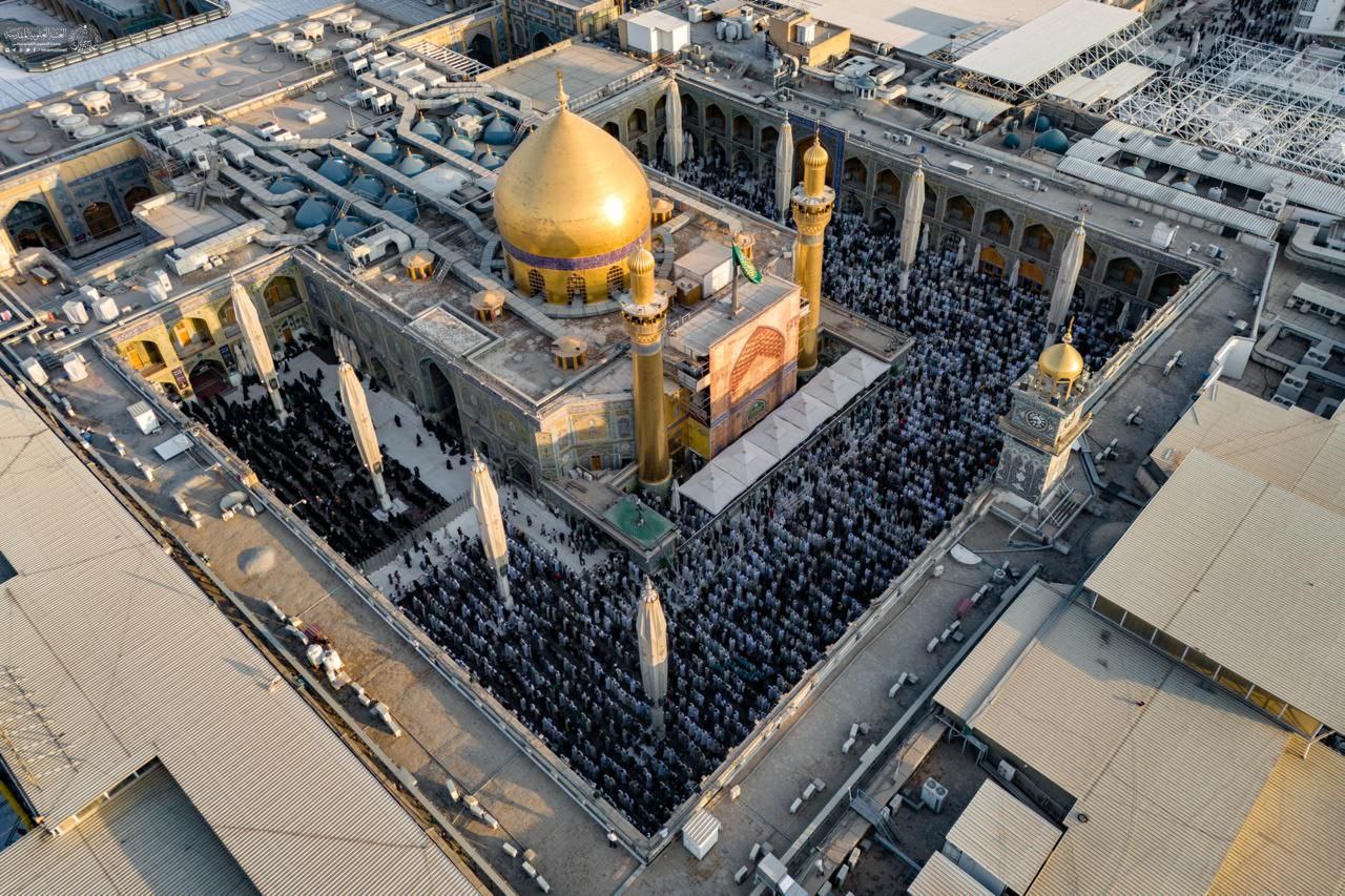 عکس/ اقامه نماز عید قربان در حرم امیرالمؤمنین (ع)