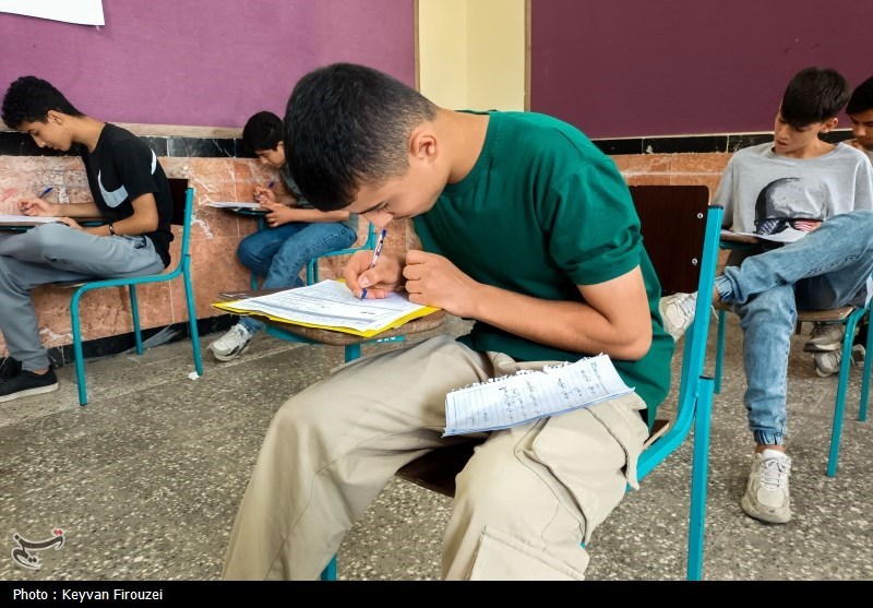 تهدید کاهش نمره دانشآموز به دلیل خط بد؛ آموزش و پرورش واکنش نشان داد