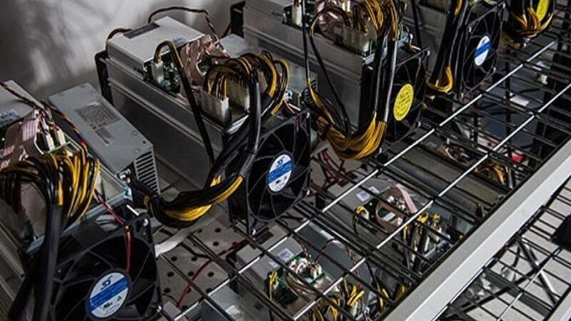 بسته خبری پلیس؛ کشف ۳۶ دستگاه ماینر غیر مجاز تا دستگیری سارق خودرو
