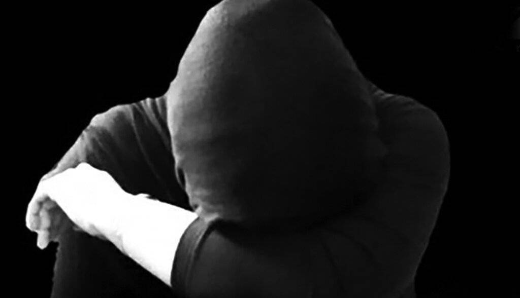 خیانت مداوم یک زن و شوهر به یکدیگر و تباهی دختر نوجوانشان