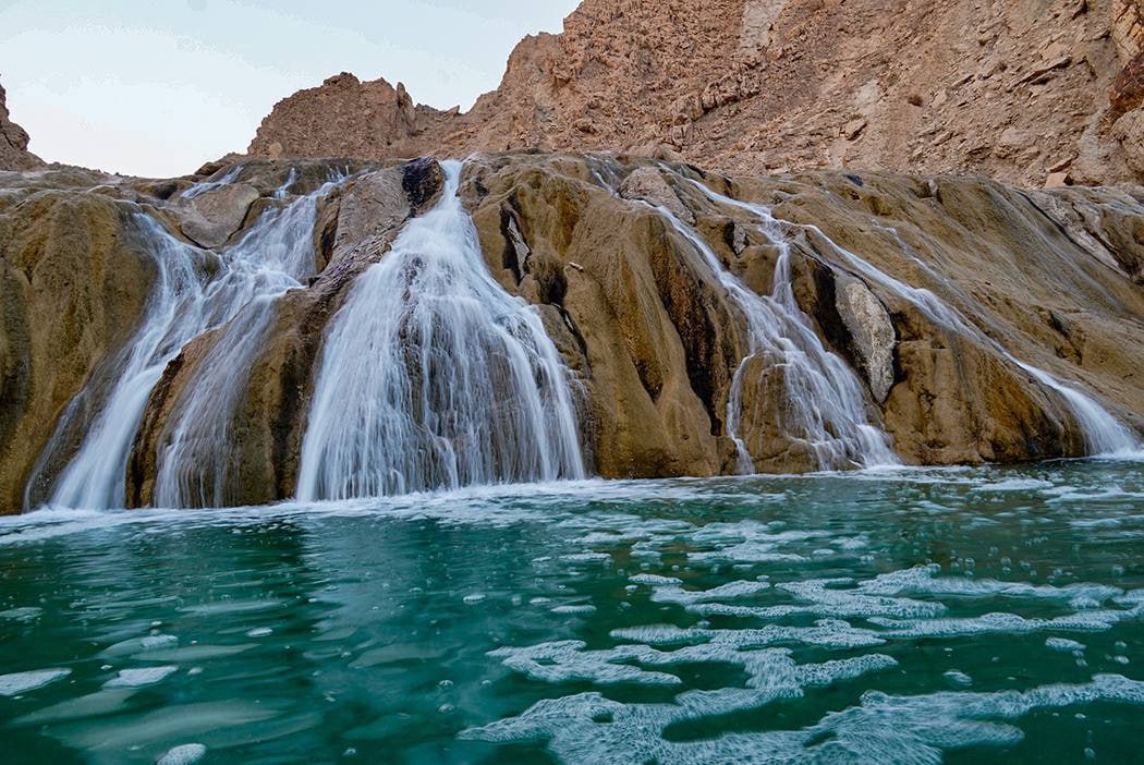 آب‌تنی در چشمه آب‌گرم سیاه کش