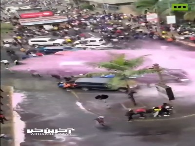 به کارگیری یک آب پاش فوق العاده قوی علیه معترضان در لس آنجلس