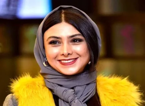 آزاده صمدی: به دلیل مشکلات مالی بازی می‌کنم