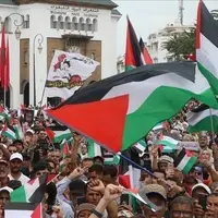 مردم مغرب پرچم رژیم اسرائیل را به آتش کشیدند