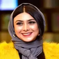 آزاده صمدی: به دلیل مشکلات مالی بازی می‌کنم