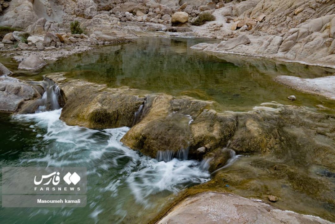 آب‌تنی در چشمه آب‌گرم سیاه کش