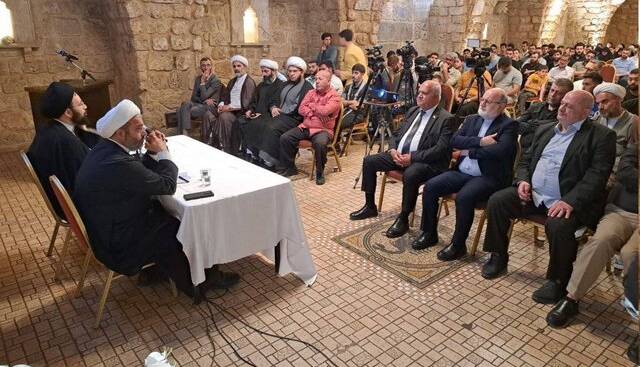 سید علی خمینی در نشست با جوانان لبنانی: باید با دقت به سخنان ولی فقیه گوش فرا دهید