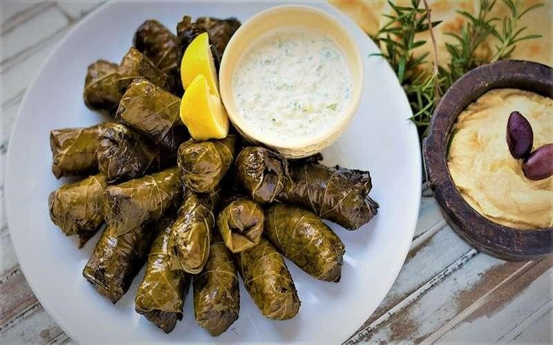 طرز تهیه دلمه برگ مو؛ محبوبترین غذای فصل بهار