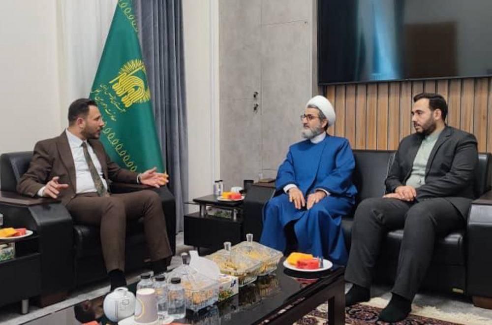 اهدای پرچم مبارک غدیر به آستان قدس رضوی  