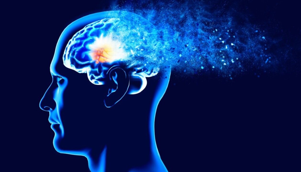 چرا برخی از افراد در میانسالی به زوال عقل مبتلا میشوند؟