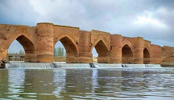 آغاز طرح ساماندهی محوطه پل تاریخی تاتائو در میاندوآب