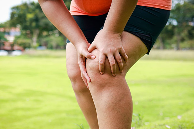 طب رایج چه تعریف عللی برای آرتروز ارائه داده؟