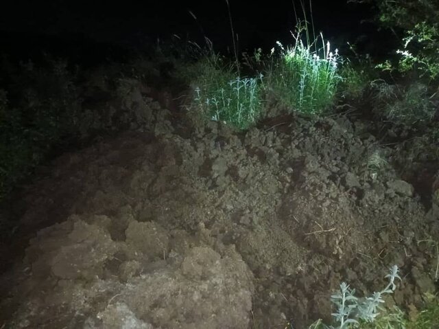 عکس/ رانش زمین در روستای پش دیلمان؛ یک خانه آسیب دید