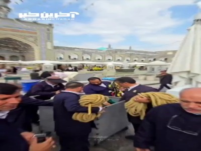 نصب کتیبه ویژه ولادت آقا امام علی النقی الهادی(ع) در حرم مطهر رضوی