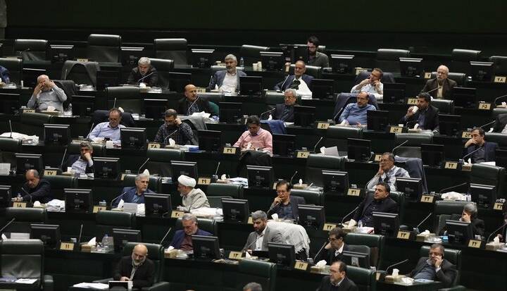 موافقت مجلس با ارجاع پرونده استنکاف دانشگاه علوم پزشکی گیلان از اجرای قانون به قوه قضاییه