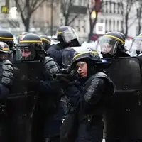 حمله پلیس فرانسه به سمت حامیان کشتی مادلین