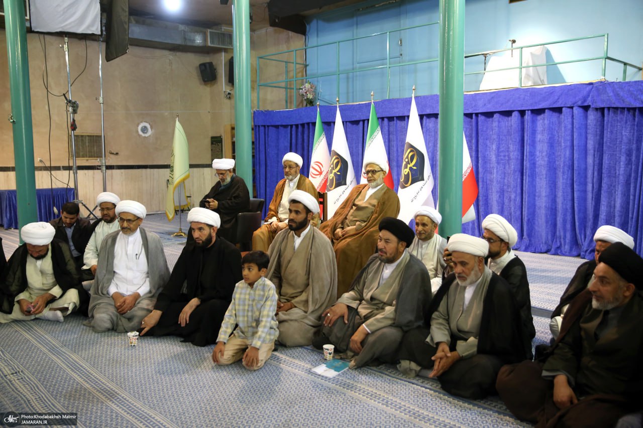  بازدید جمعی از علمای کشور عراق از بیت امام خمینی (س)  