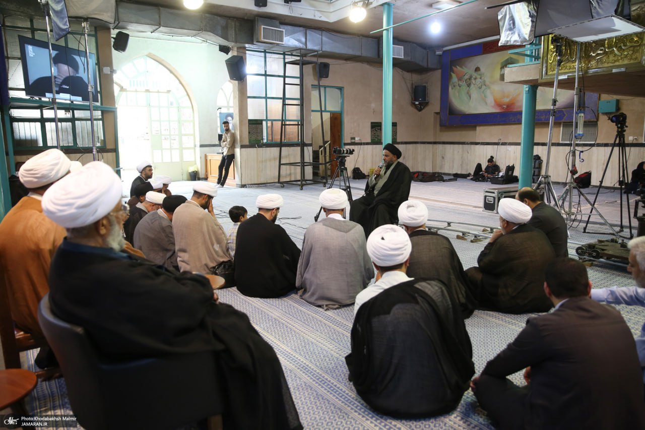  بازدید جمعی از علمای کشور عراق از بیت امام خمینی (س)  
