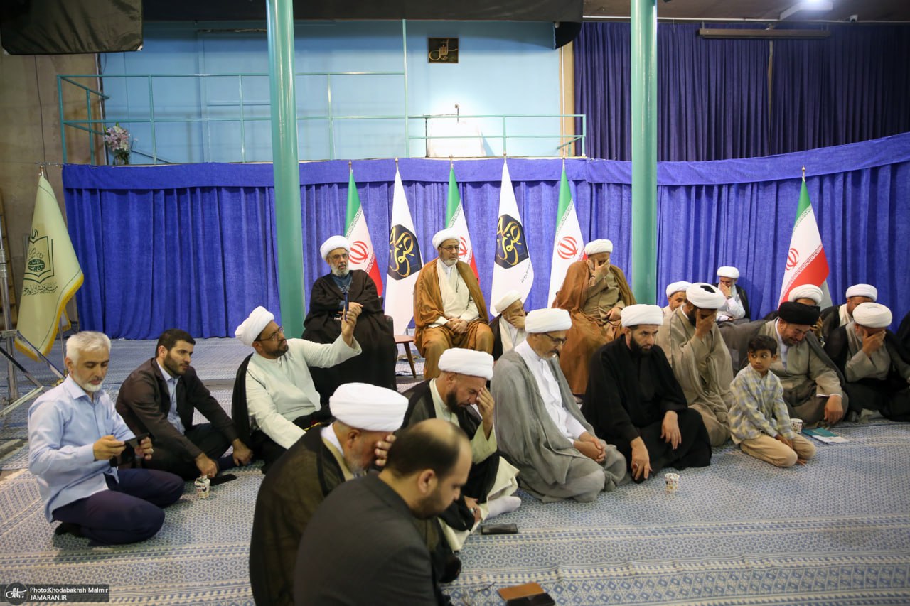 بازدید جمعی از علمای کشور عراق از بیت امام خمینی (س)  