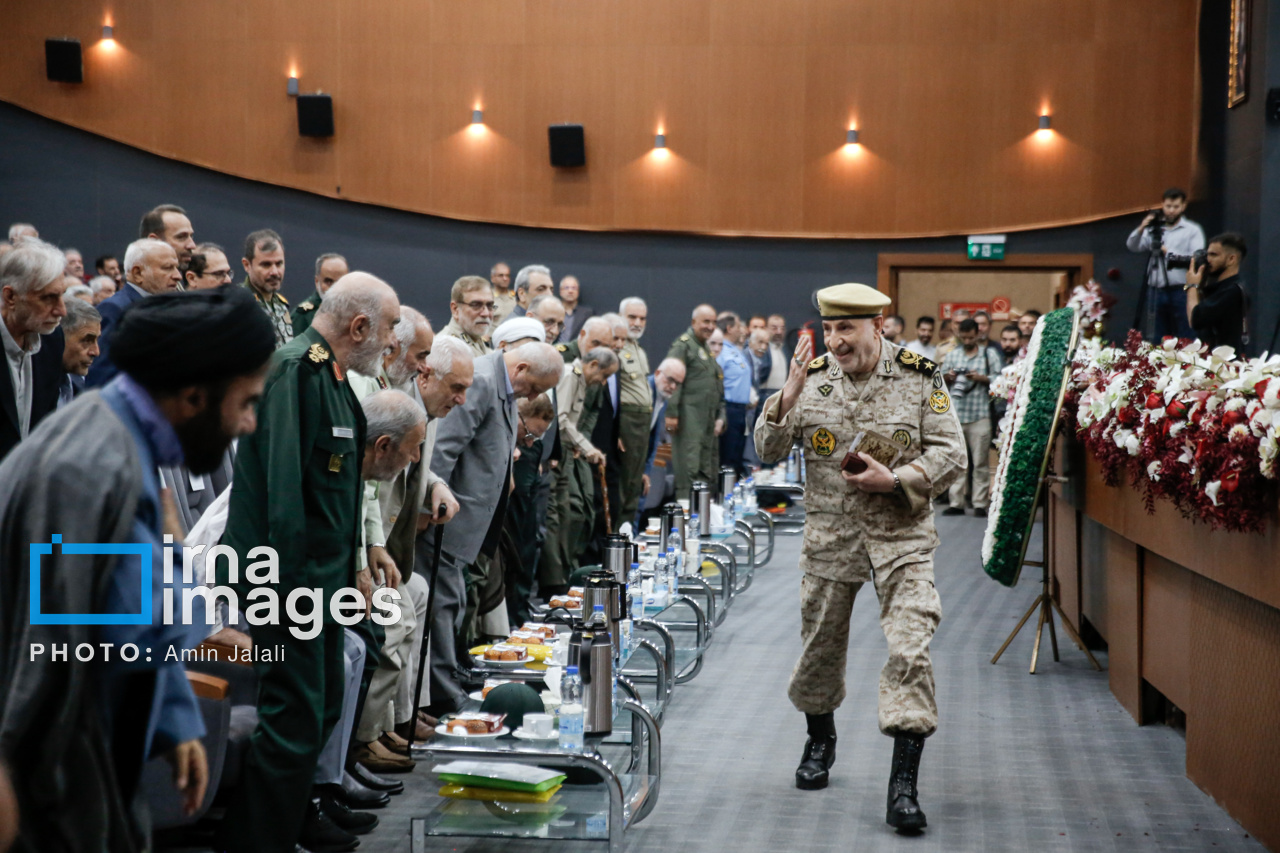 حضور فرمانده کل ارتش در همایش «سرزمین مجاهدت‌های خاموش»