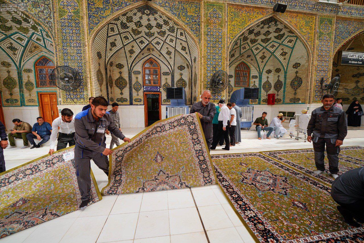  تعویض فرش‌های صحن مطهر علوی در آستانه عید غدیر