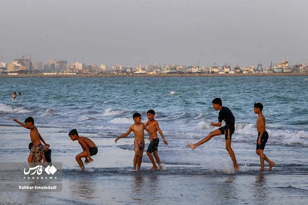 شنا در سواحل خلیج فارس