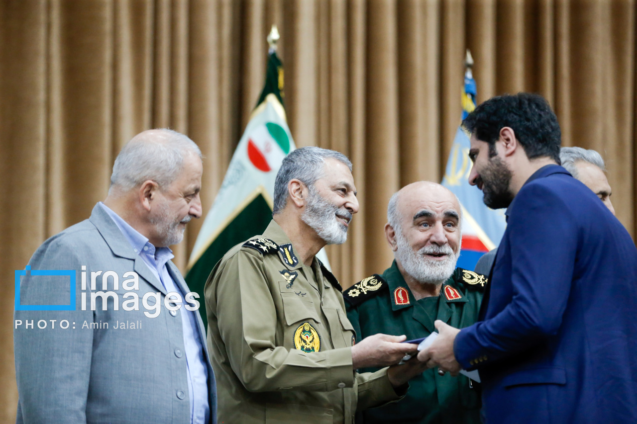 حضور فرمانده کل ارتش در همایش «سرزمین مجاهدت‌های خاموش»