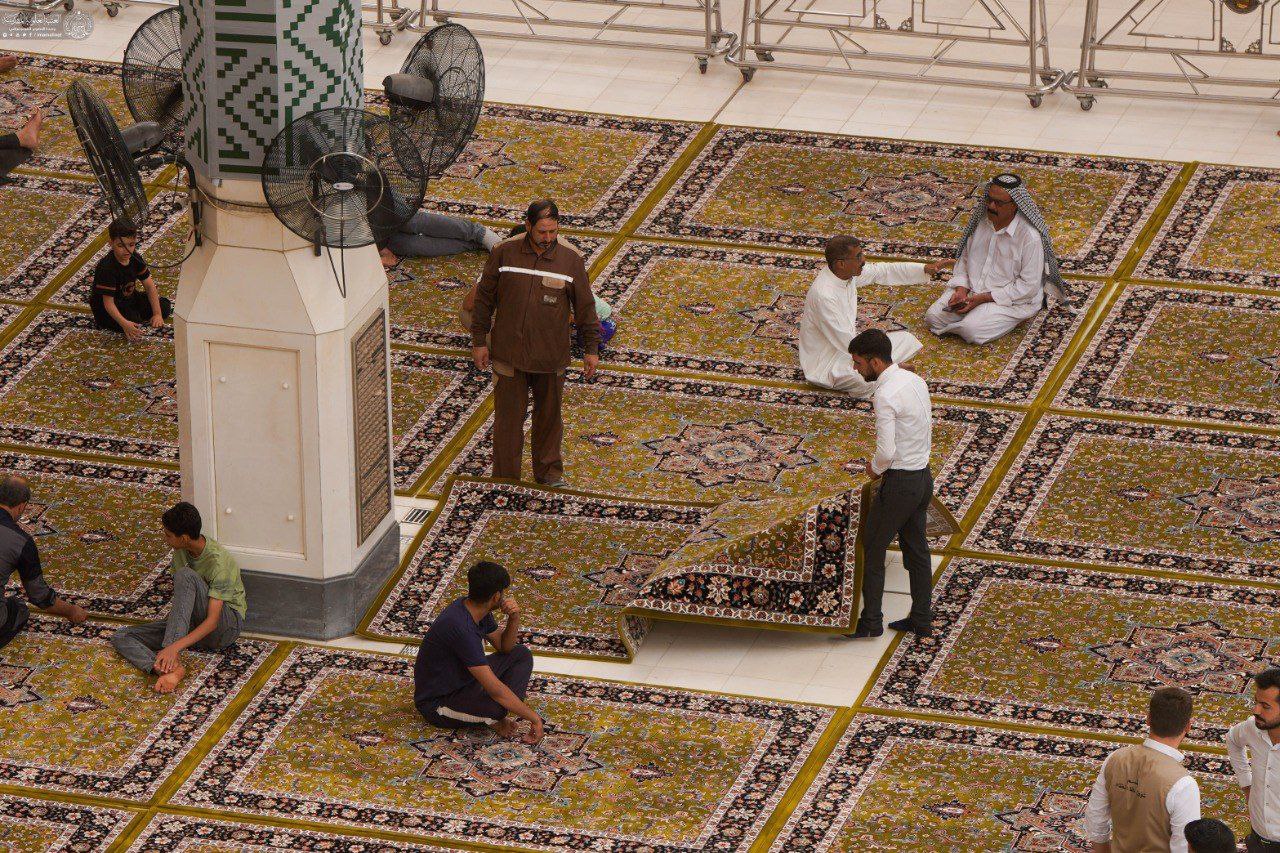  تعویض فرش‌های صحن مطهر علوی در آستانه عید غدیر