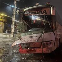 12 مصدوم در حادثه تصادف اتوبوس با کامیون در جاجرود
