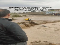 لحظه هولناک گرفتار شدن موتورسوار در سیل روستای ده‌غیبی مشهد