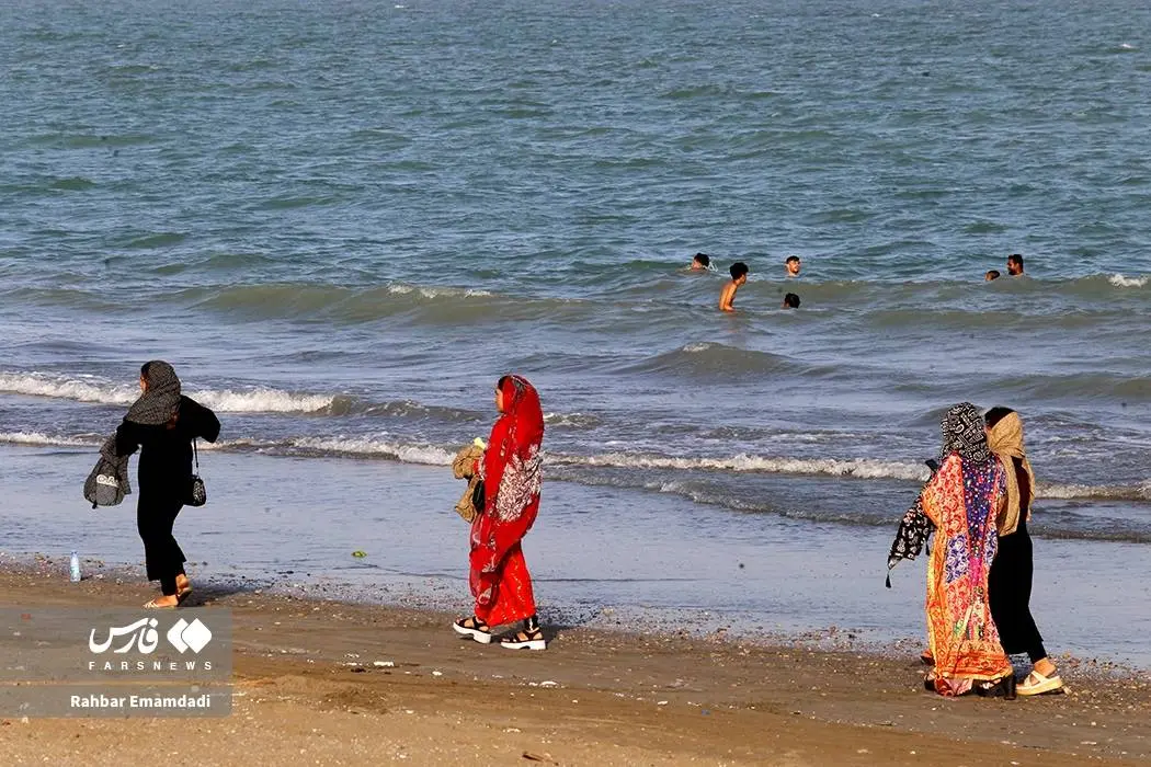 شنا در سواحل خلیج فارس