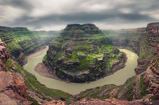 طبیعت زیبای درّه‌ی خزینه در استان لرستان