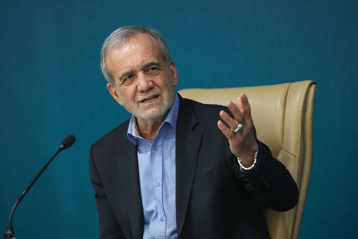 احساساتی شدن رئیس‌جمهور پس از تقدیر حاضران نهضت توسعه عدالت آموزشی