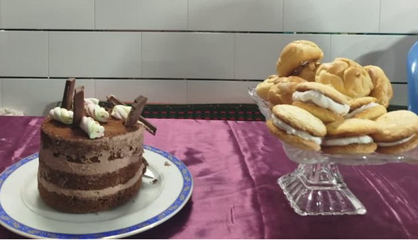 هنرنمایی بانوان سرخه‌ای با پخت کیک‌های غدیری
