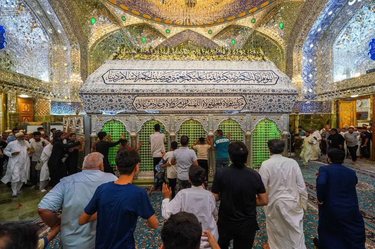عکس/ حال و هوای حرم امیرالمومنین(ع) در آستانه عید غدیر