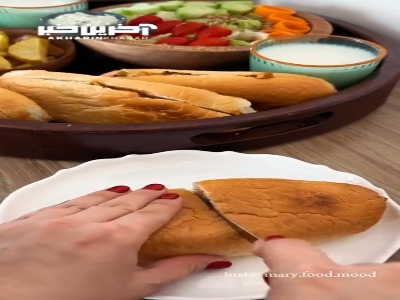 ساندویچ مرغ با سس مخصوص