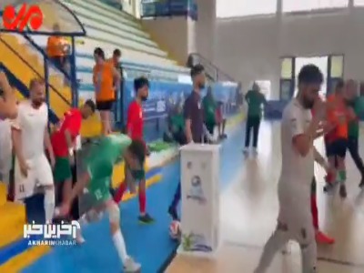 سلام نظامی اعضای تیم ملی فوتسال ناشنوایان ایران قبل از اولین دیدار در مسابقات جهانی با مراکش